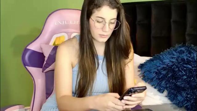 Image 3 of yenn_claros Stream on Chaturbate on 2 months ago