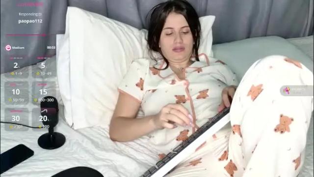 Image 4 of yenn_claros Stream on Chaturbate on 1 month ago