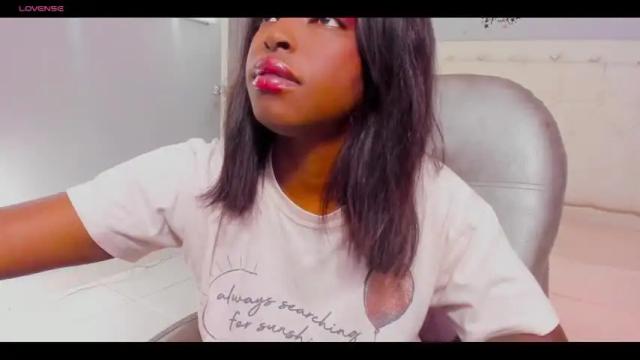 Image 3 of yes_mia_yes Stream on Chaturbate on 23 months ago