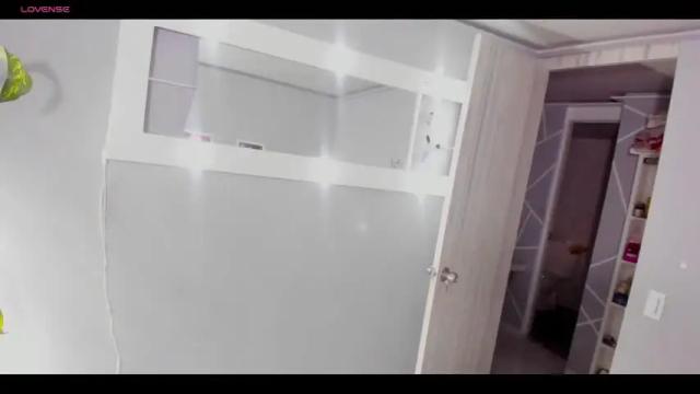 Image 7 of yes_mia_yes Stream on Chaturbate on 23 months ago