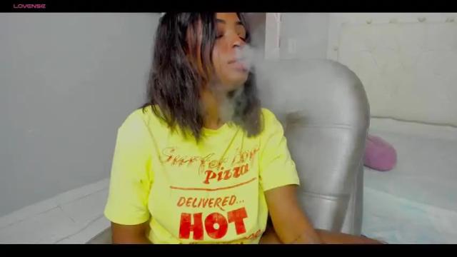 Image 12 of yes_mia_yes Stream on Chaturbate on 23 months ago