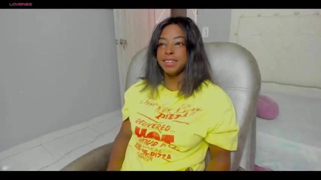 Image 2 of yes_mia_yes Stream on Chaturbate on 23 months ago