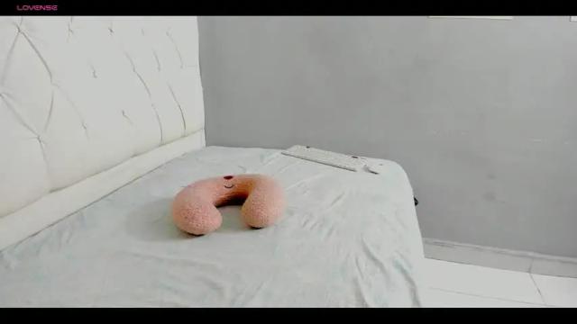 Image 10 of yes_mia_yes Stream on Chaturbate on 23 months ago