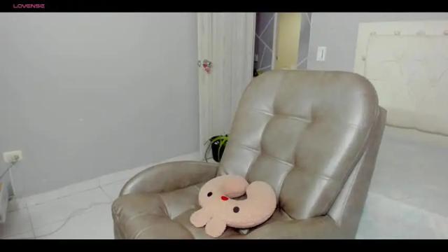 Image 2 of yes_mia_yes Stream on Chaturbate on 22 months ago