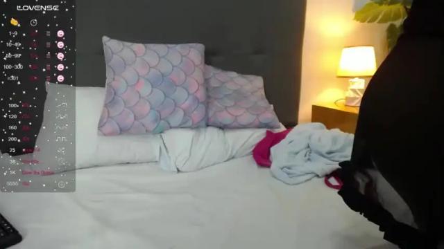 Image 8 of yesenia25_ Stream on Chaturbate on 15 months ago