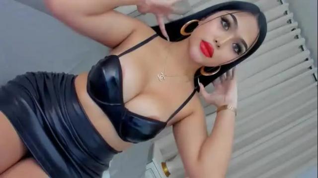Image 2 of ylonagrae Stream on Chaturbate on 3 days ago