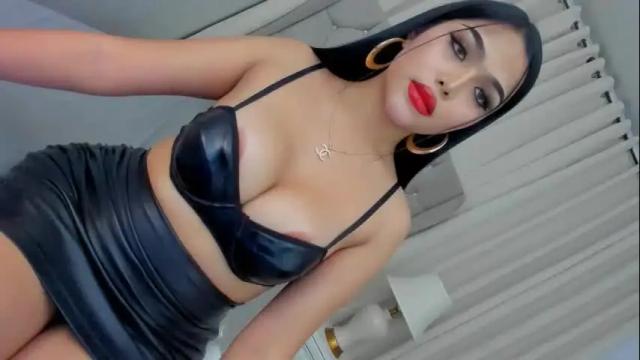Image 7 of ylonagrae Stream on Chaturbate on 3 days ago