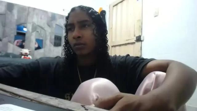 Image 2 of yohatinelly96 Stream on Chaturbate on 17 months ago