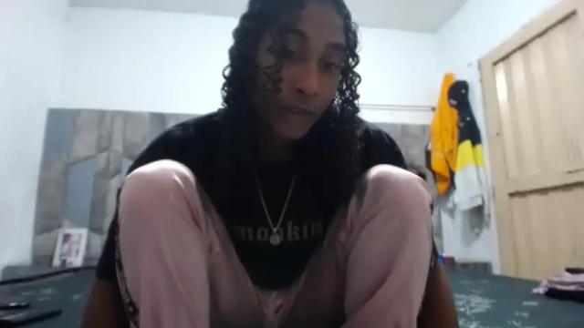 Image 8 of yohatinelly96 Stream on Chaturbate on 17 months ago