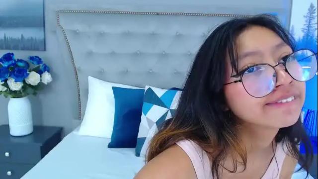 Image 8 of yommi_winx Stream on Chaturbate on 1 month ago