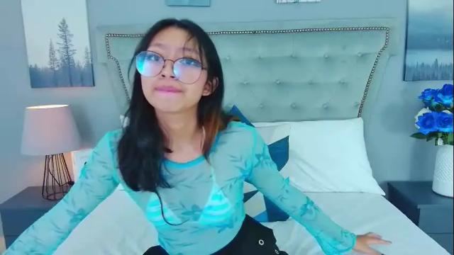 Image 2 of yommi_winx Stream on Chaturbate on 15 days ago