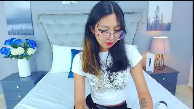 Image 2 of yommi_winx Stream on Chaturbate on 8 days ago