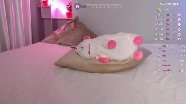 Image 11 of yorunoluna Stream on Chaturbate on 17 months ago