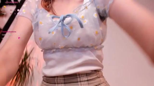 Image 11 of you_berry Stream on Chaturbate on 13 months ago
