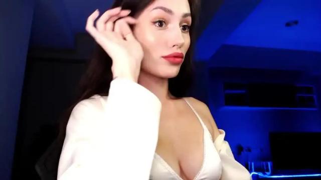 Image 10 of you_deserve Stream on Chaturbate on 16 months ago