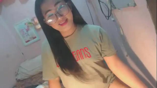 Image 2 of your_bea_trixx Stream on Chaturbate on 15 days ago