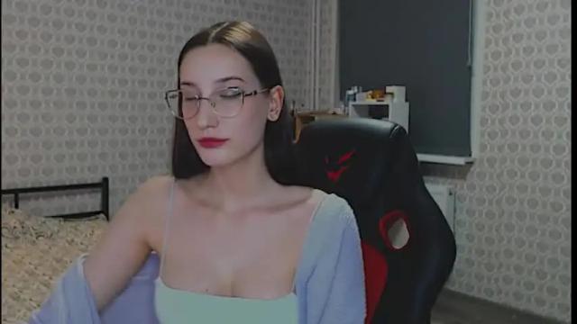 Image 3 of your_best_foxxx Stream on Chaturbate on 20 days ago