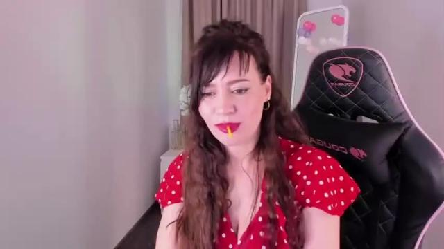 Image 7 of your_julia_ Stream on Chaturbate on 26 months ago