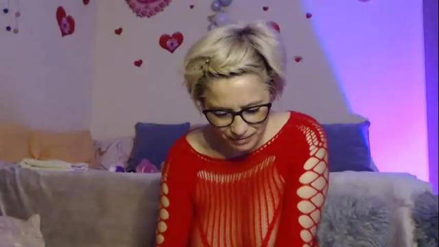 Image 2 of your_lady_in_red Stream on Chaturbate on 17 days ago
