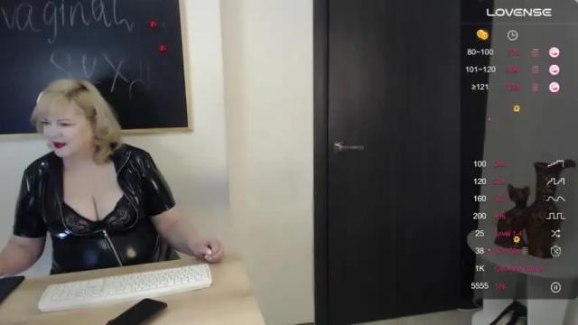 Image 2 of your_linia Stream on Chaturbate on 13 months ago