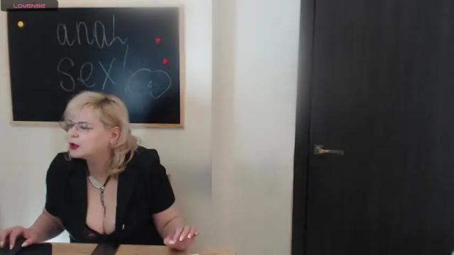 Image 2 of your_linia Stream on Chaturbate on 13 months ago