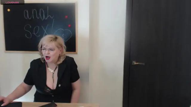Image 4 of your_linia Stream on Chaturbate on 13 months ago