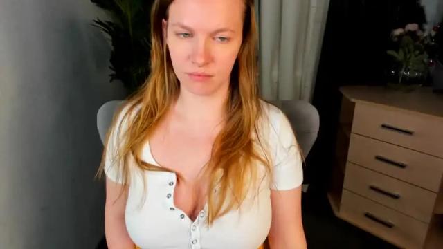 Image 7 of your_sunny_melissa_ Stream on Chaturbate on 15 months ago