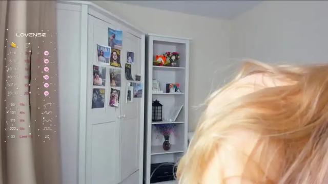 Image 10 of your_twinkle Stream on Chaturbate on 14 months ago