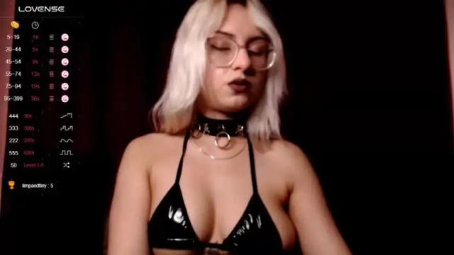 Image 7 of your_valentine_ Stream on Chaturbate on 27 months ago