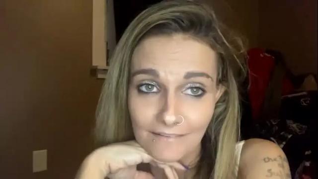 Image 3 of yourdirtygirlfriend Stream on Chaturbate on 2 months ago