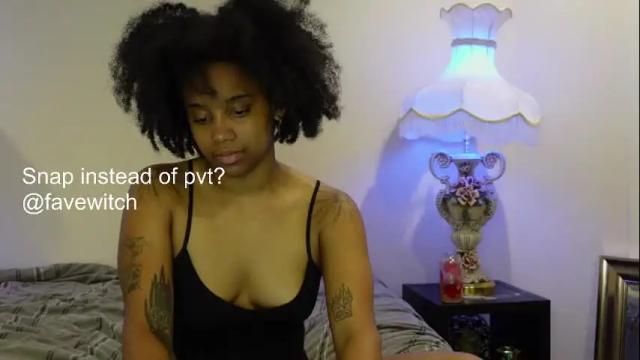 Image 3 of yourfavoritewitch Stream on Chaturbate on 2 months ago