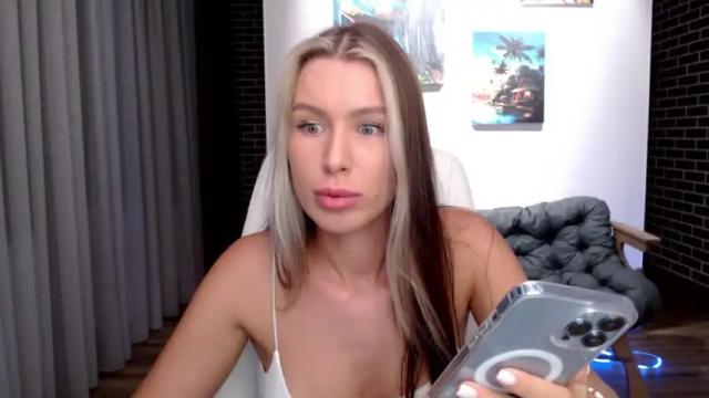Image 2 of yourgirlx13 Stream on Chaturbate on 15 months ago