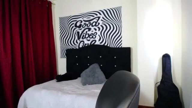Image 11 of yourlatinhot Stream on Chaturbate on 14 months ago