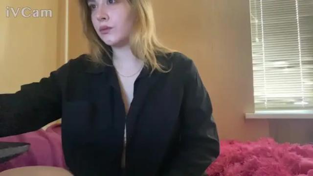 Image 4 of yourlovelyfoxy Stream on Chaturbate on 16 months ago