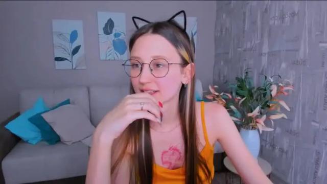 Image 4 of yourlovelystory Stream on Chaturbate on 15 months ago
