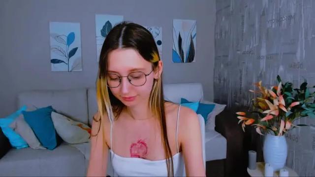 Image 7 of yourlovelystory Stream on Chaturbate on 14 months ago