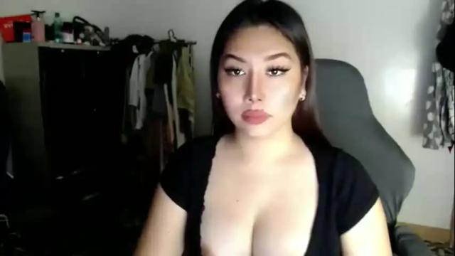 Image 3 of yourlovetifannyx Stream on Chaturbate on 3 days ago