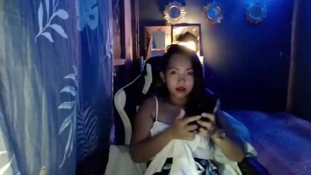 Image 3 of yourloving_maris Stream on Chaturbate on 15 months ago