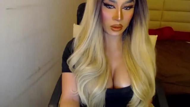 Image 2 of yourmistressofevil Stream on Chaturbate on 15 months ago