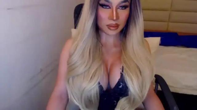Image 2 of yourmistressofevil Stream on Chaturbate on 15 months ago