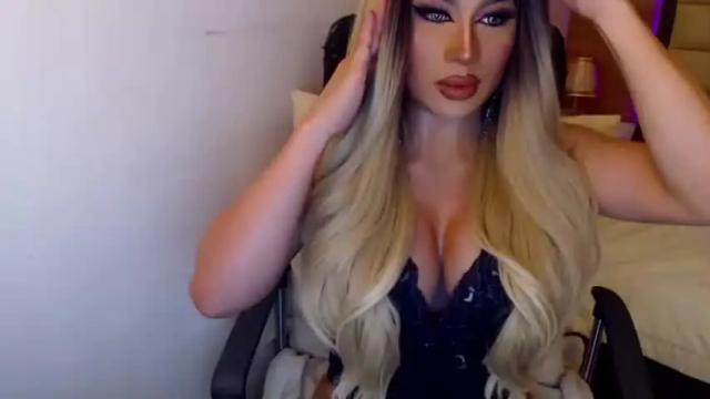 Image 2 of yourmistressofevil Stream on Chaturbate on 14 months ago
