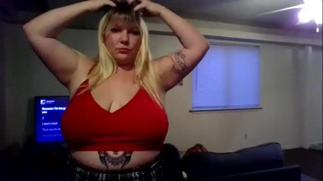 Image 10 of yourpetsophie Stream on Chaturbate on 17 months ago