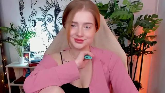 Image 8 of yourredsunshine Stream on Chaturbate on 17 months ago