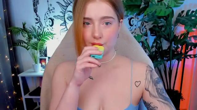 Image 4 of yourredsunshine Stream on Chaturbate on 8 months ago