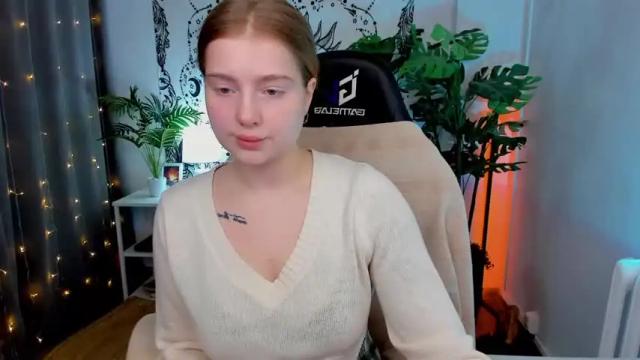 Image 3 of yourredsunshine Stream on Chaturbate on 7 months ago