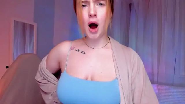 Image 10 of yourredsunshine Stream on Chaturbate on 17 months ago