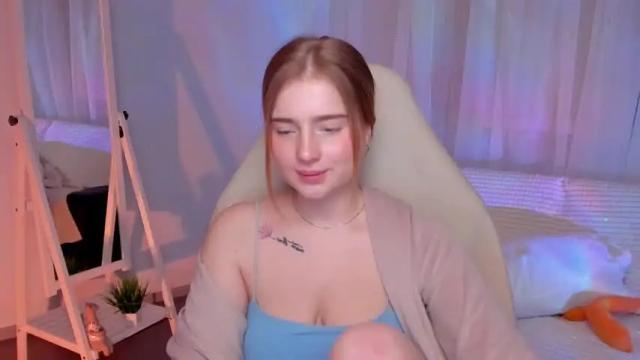 Image 3 of yourredsunshine Stream on Chaturbate on 17 months ago