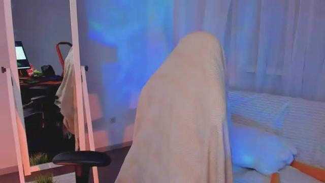 Image 6 of yourredsunshine Stream on Chaturbate on 16 months ago