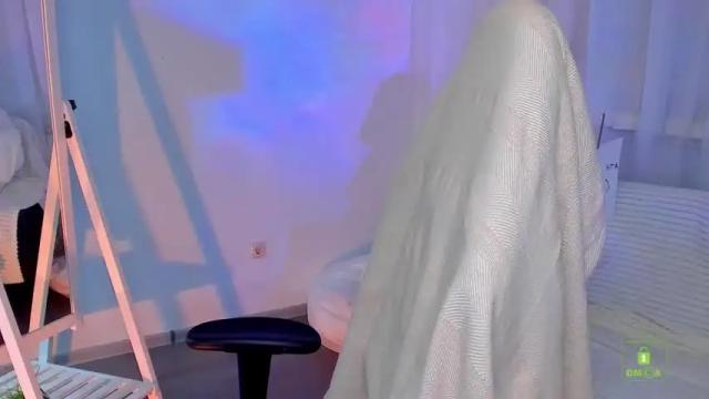Image 6 of yourredsunshine Stream on Chaturbate on 16 months ago