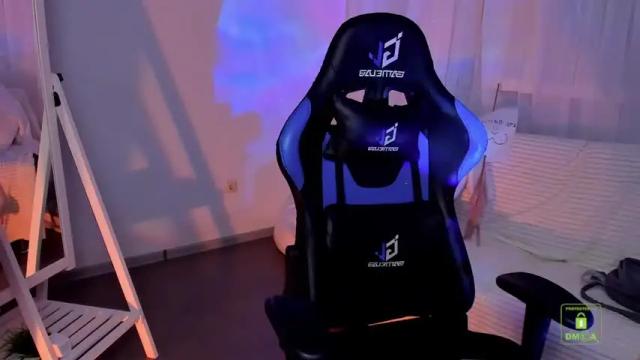 Image 6 of yourredsunshine Stream on Chaturbate on 16 months ago